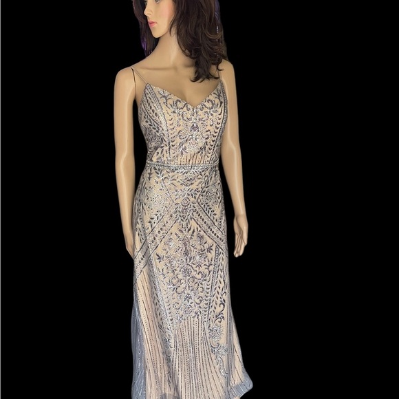Royal Queen collection embellished gown dress size 12-14 - Picture 2 of 12